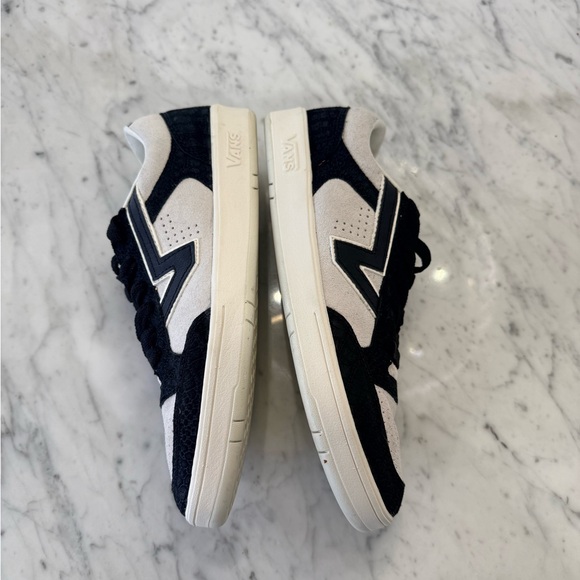 NWT Vans Black and Cream Sneakers Men’s 8.5 Women’s 10 - Picture 5 of 7
